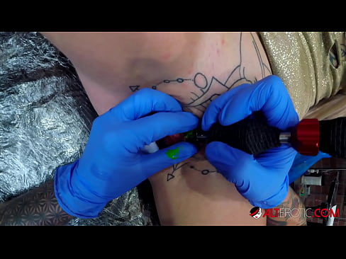 ❤️ Sully Savage oo aad u tattooed ayaa Kintirkeeda ku sawirtay tattoo anaga ️❤